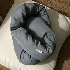 Huzi Infinity Neck Pillow Scarf - Grey